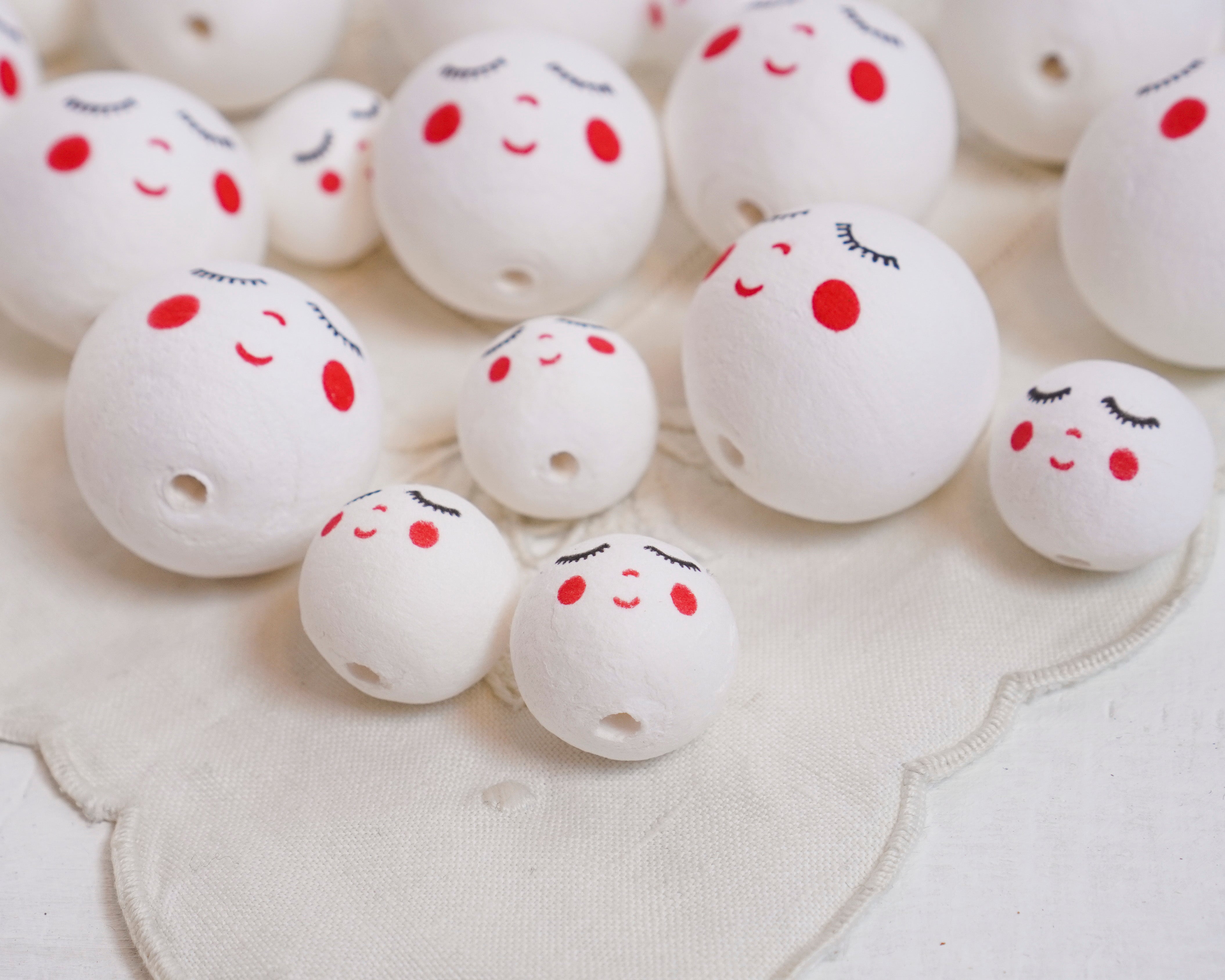 Spun Cotton Heads: DREAMER - 22mm White Doll Heads with Faces, 12 Pcs. –  Smile Mercantile Craft Co.