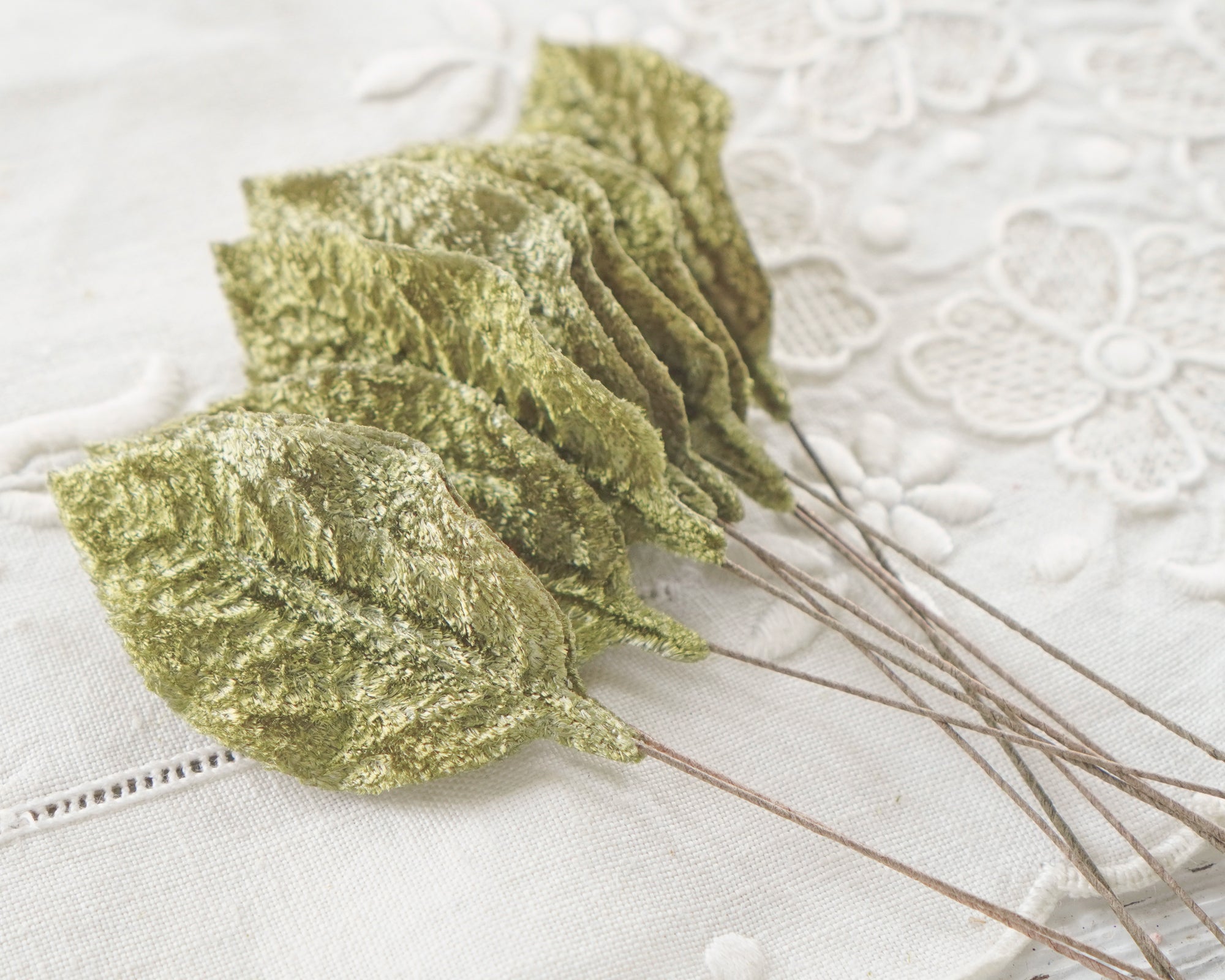 Light Moss Green Velvet Leaves, Medium, 10 Pcs.