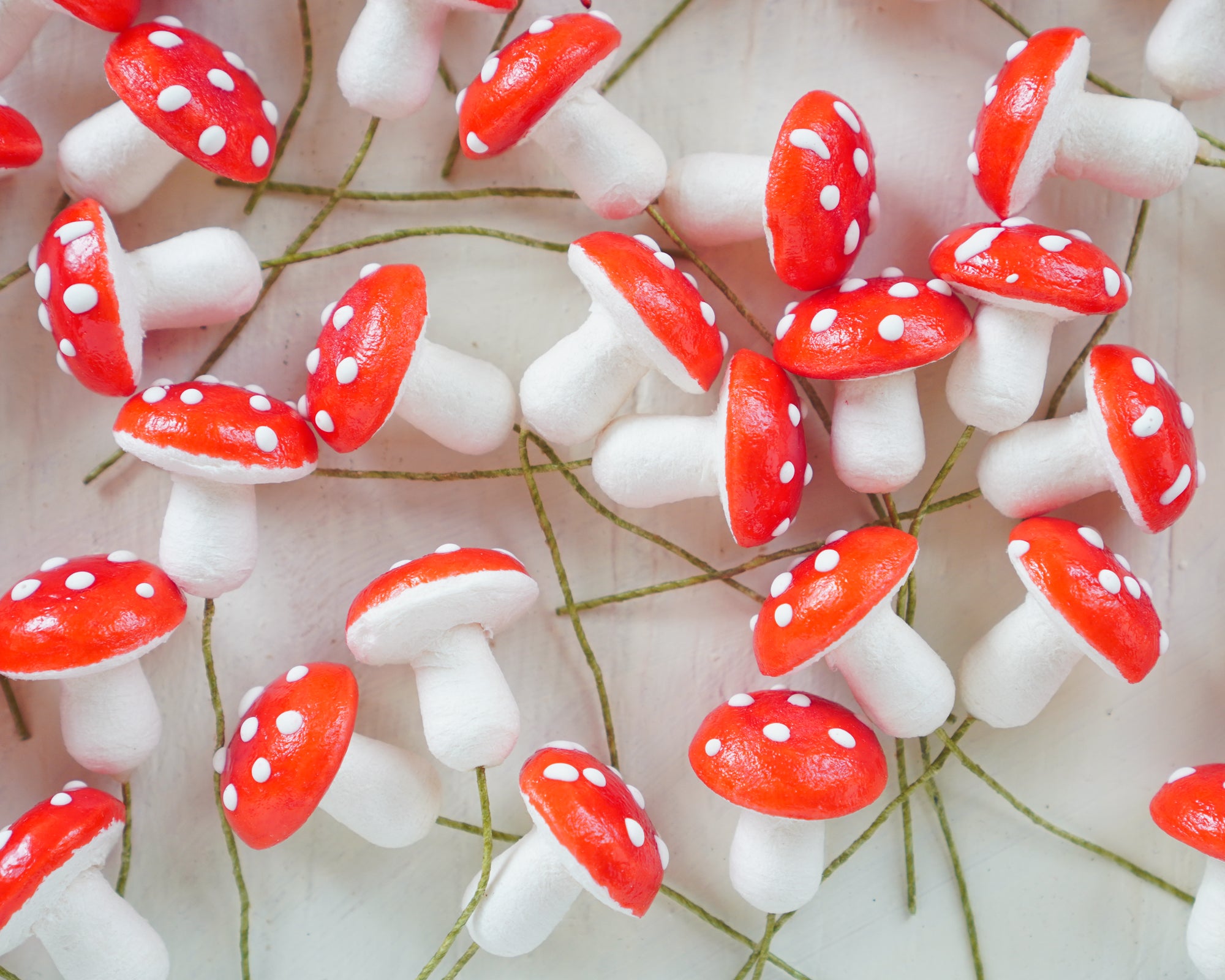 30 Mushroom beads red white polymer clay L428