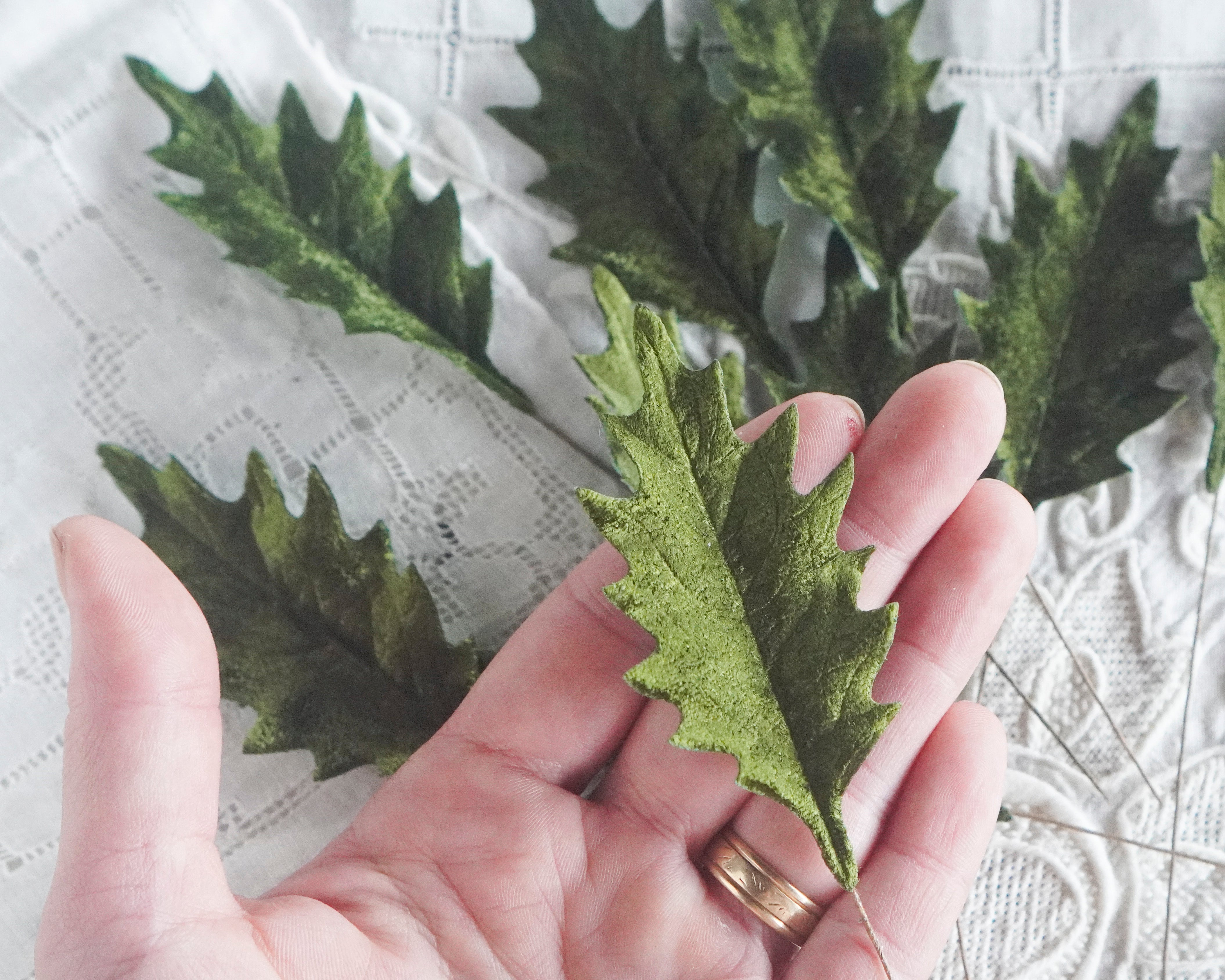 Velvet Holly Leaves, 10 Pcs.